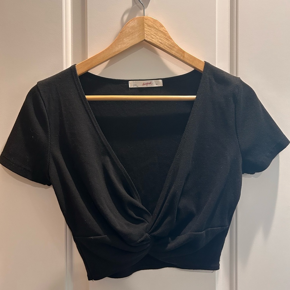 Supré knot crop top